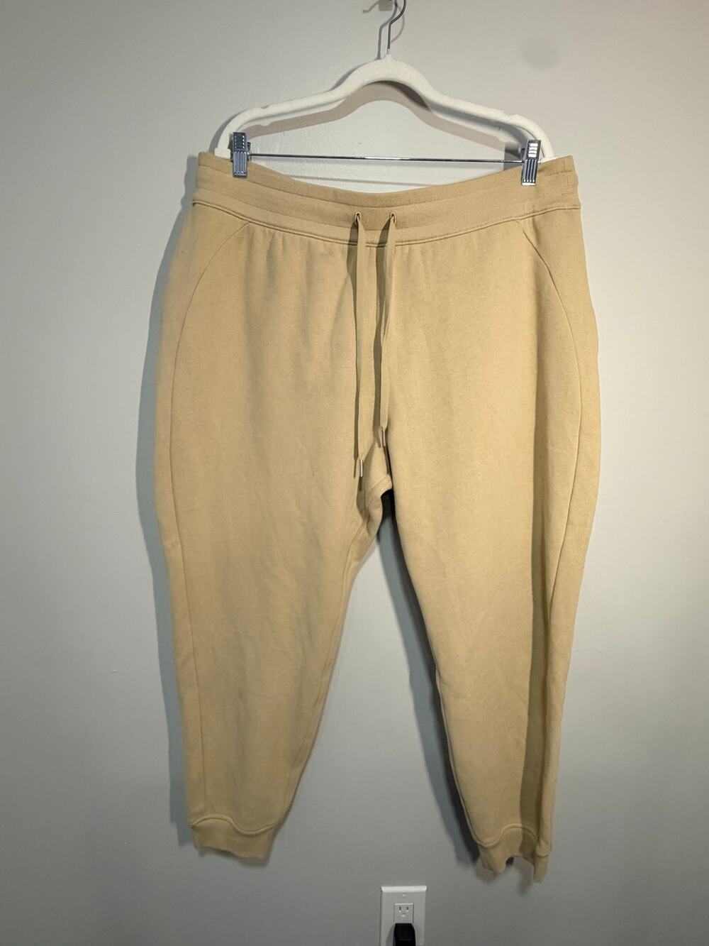 Lululemon Scuba High-Rise Jogger Fleece 28" Beige Tan Size 20 LW5CVAS